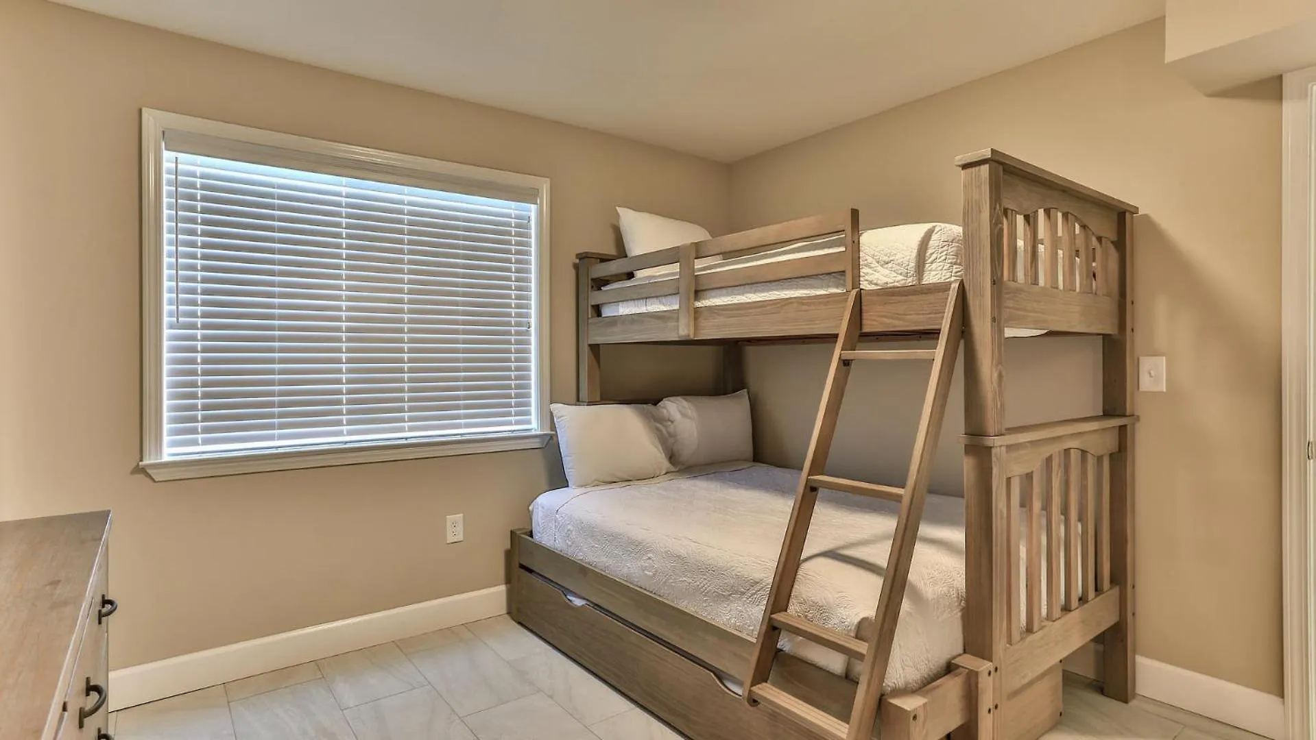 Southbay By The Gulf 131 A Completely Renovated 3 Bedroom Beach Front Townhome In Destin 0*,