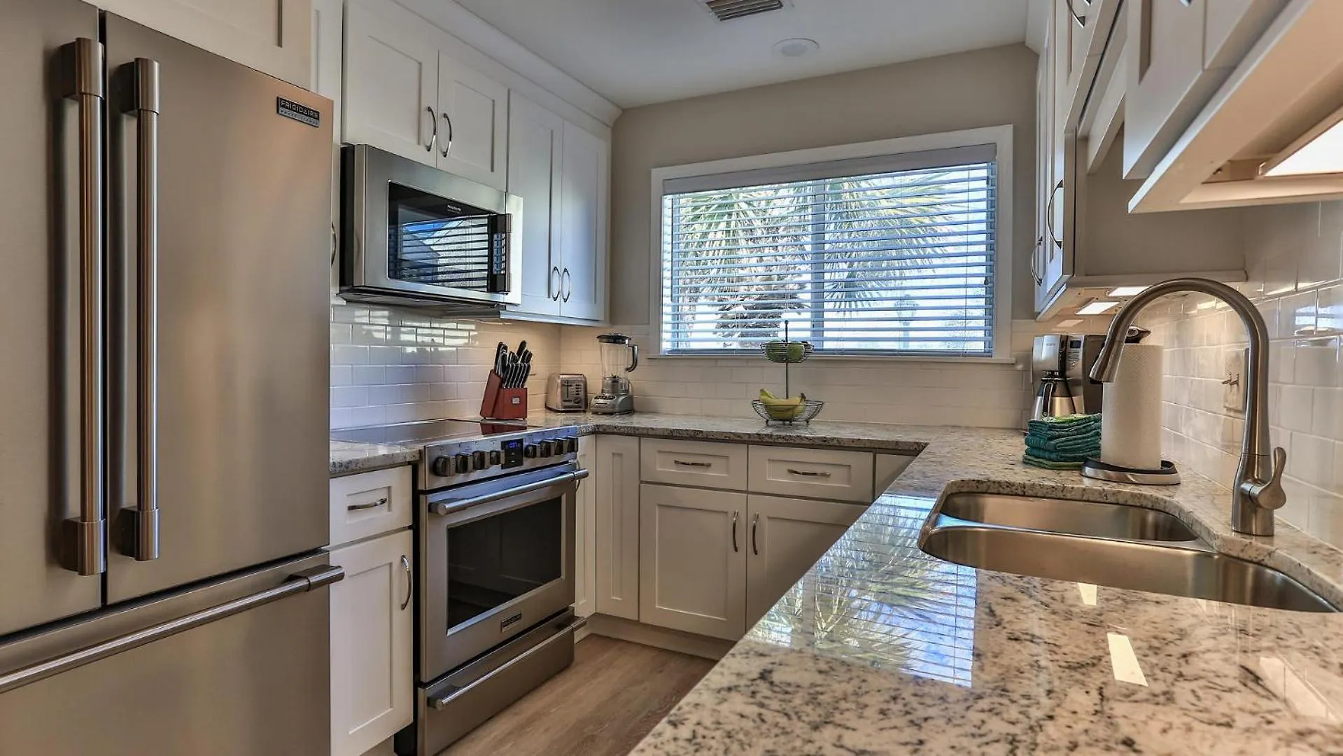 Southbay By The Gulf 131 A Completely Renovated 3 Bedroom Beach Front Townhome In Destin Holiday home